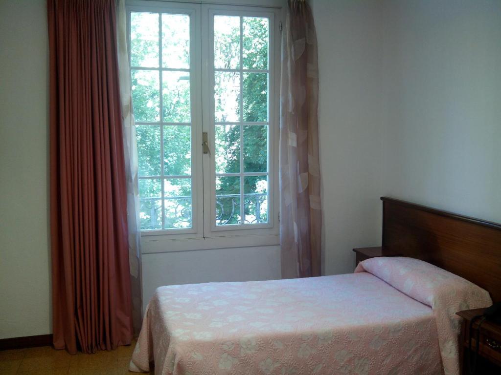 Santacruz Hotel โอเบียโด ภายนอก รูปภาพ