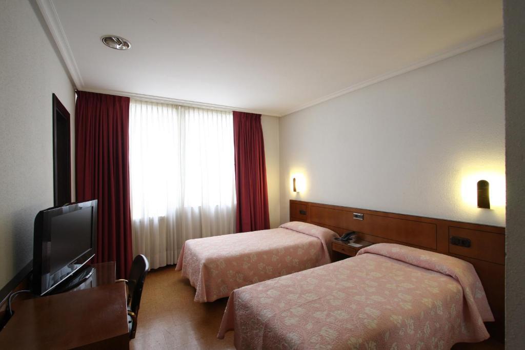 Santacruz Hotel โอเบียโด ภายนอก รูปภาพ